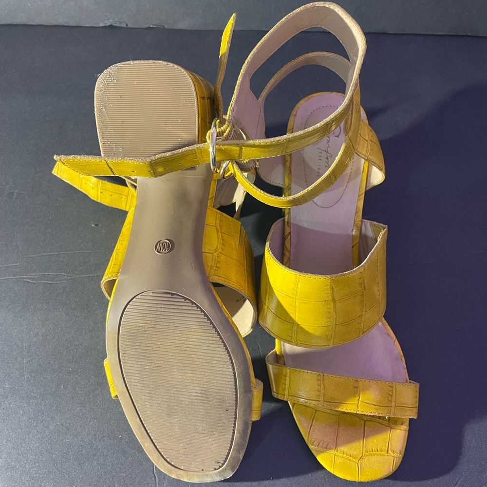 COMFORT est. 1946 Yellow heel (short)